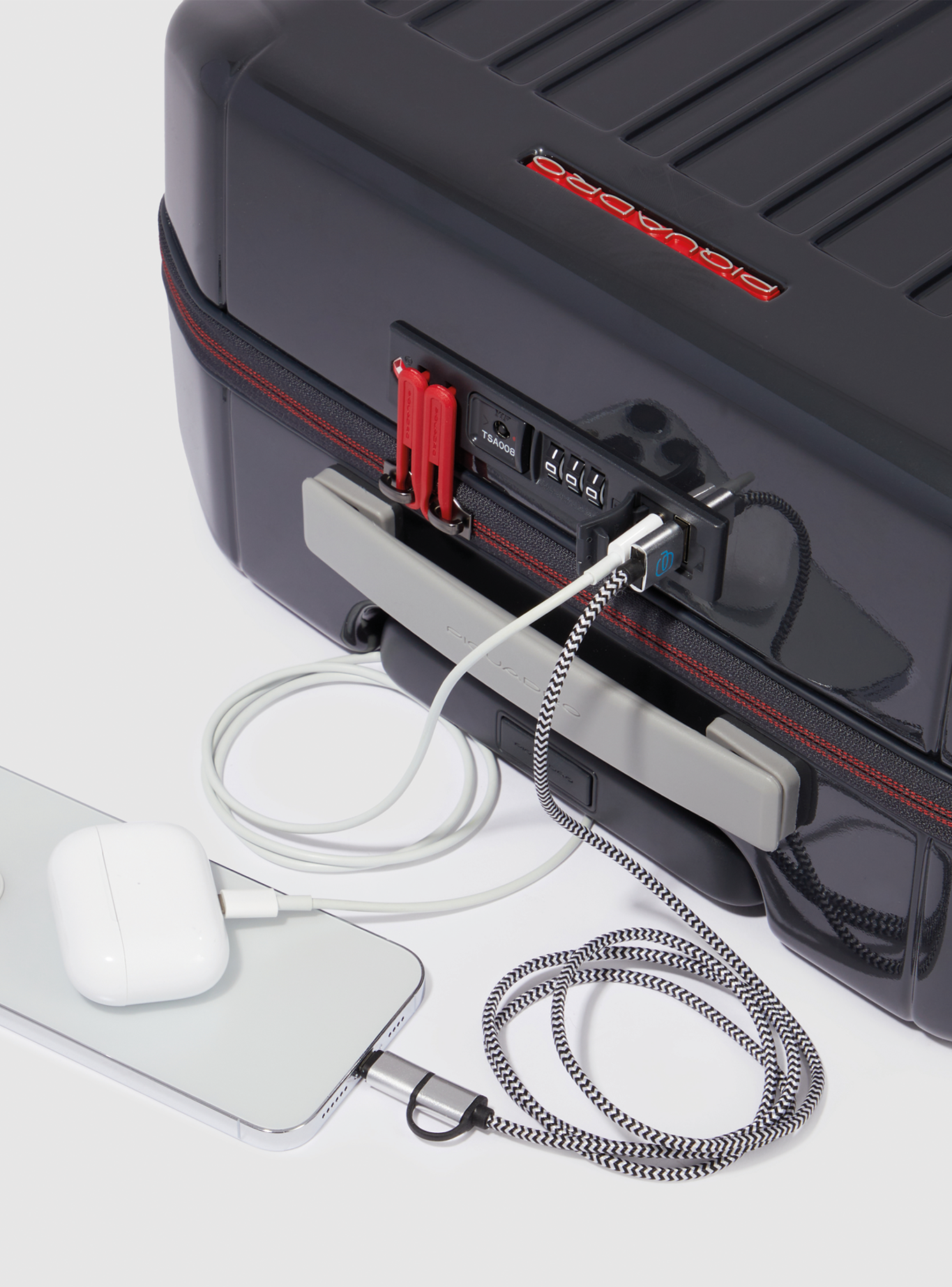 Piquadro Cabin size, ultra slim hardside spinner with TSA lock