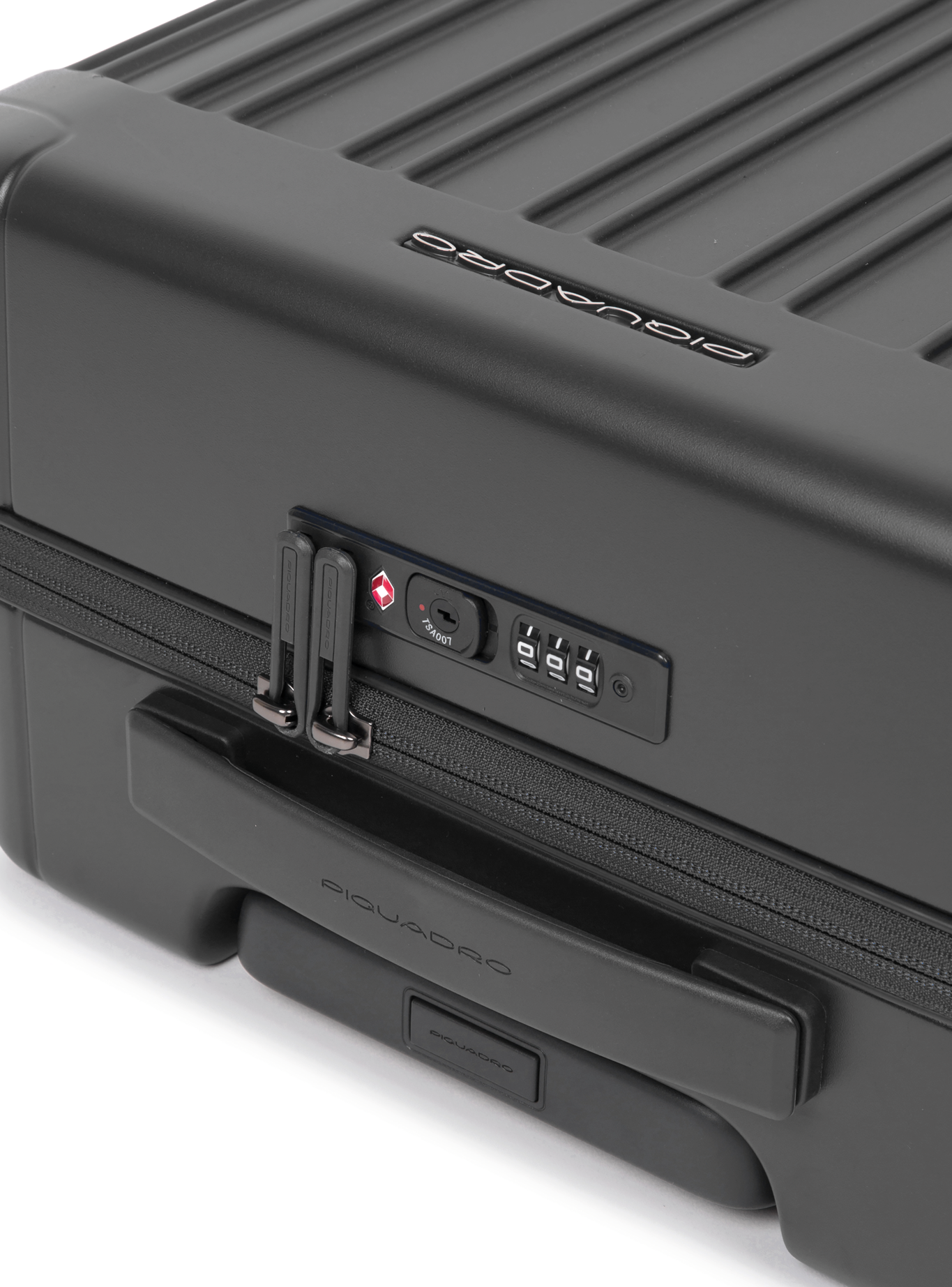 Piquadro Cabin Size Hardside Spinner